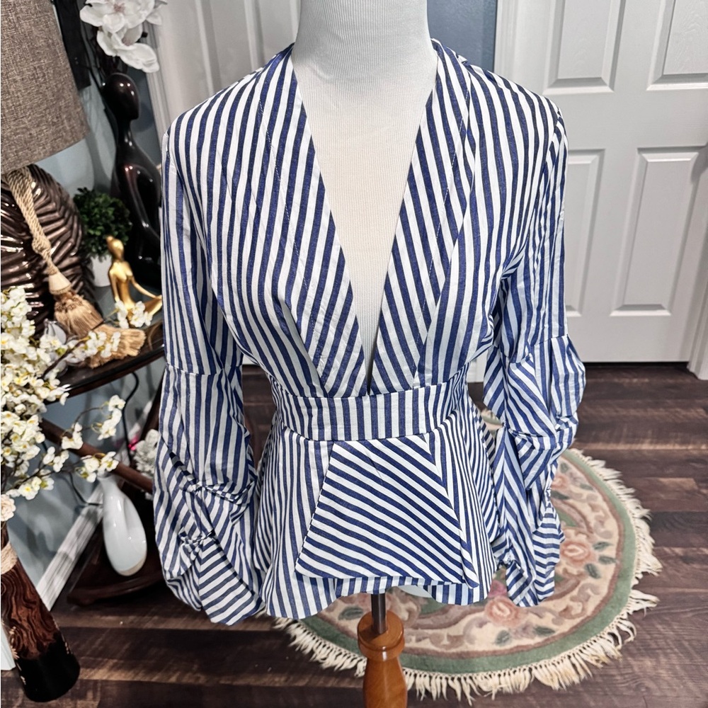 Long sleeves, V-Neck top striped top. Size S.